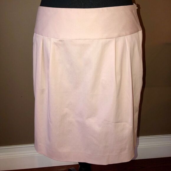 Banana Republic Skirt w/ 2 pockets on each side - Picture 4 of 4